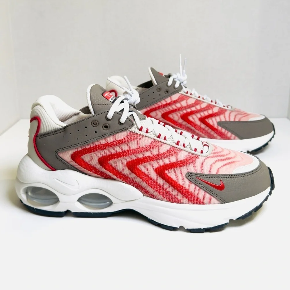 Men’s Nike Air Max TW DQ3984 002 size 10.5 bone/Red Clay-Olive Grey color NEW!